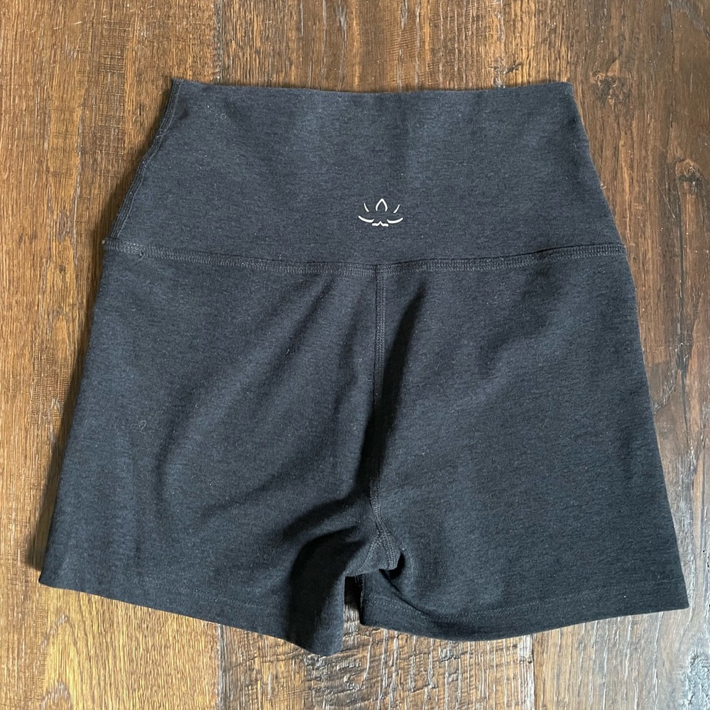 Beyond Yoga washed black bike shorts S NWOT